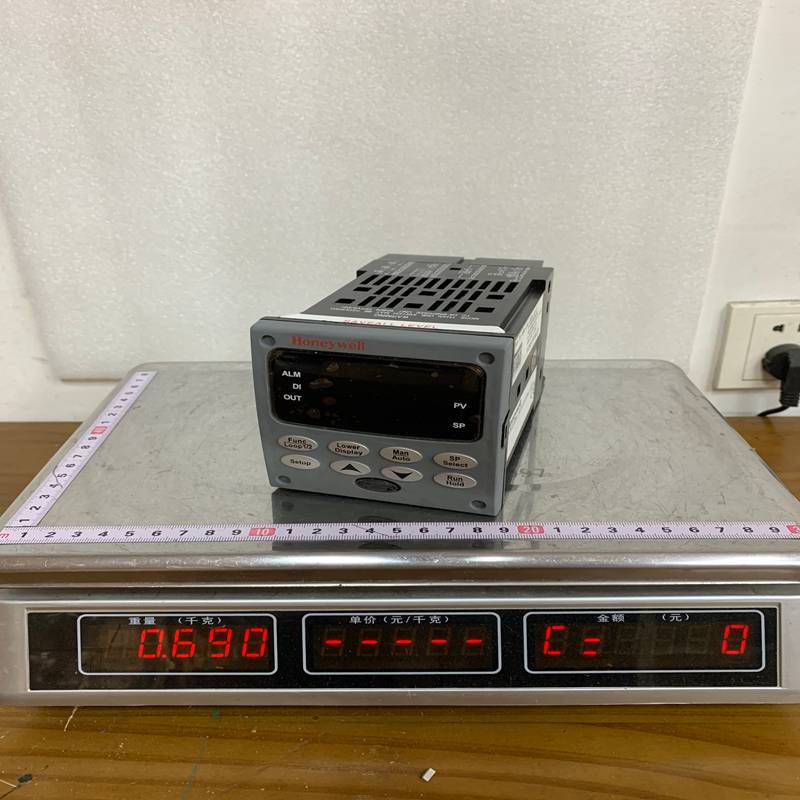 Honeywell DC3500-TE-0000-20-00000-E0-0 Digital Temperature Controller - Image 2