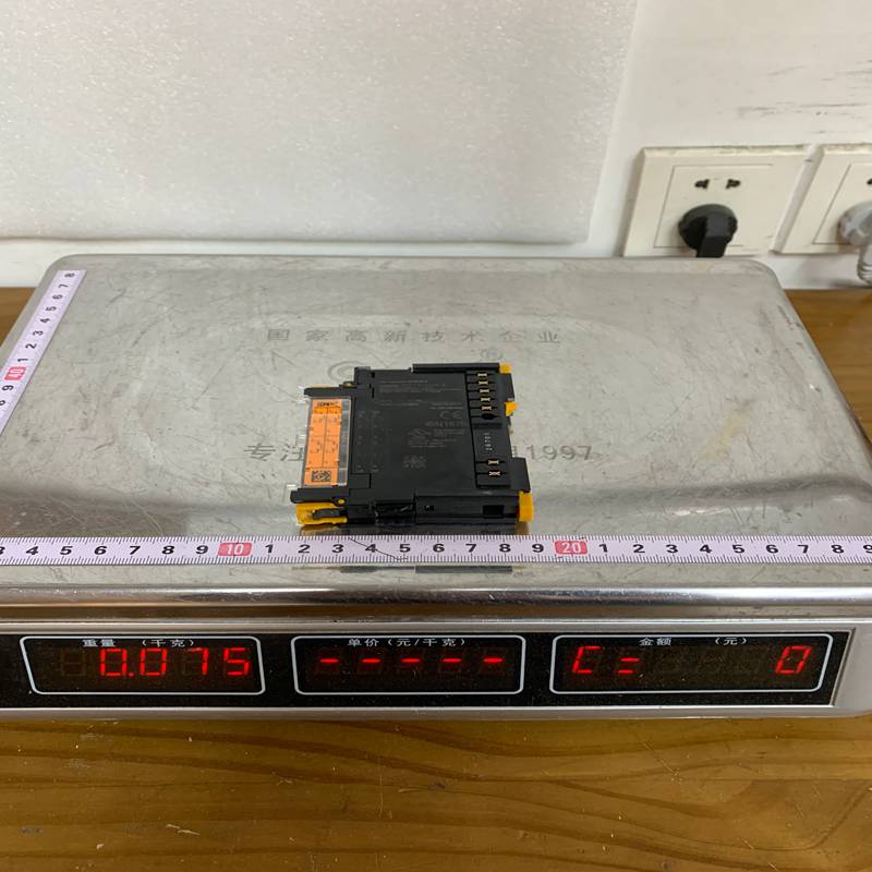 Omron GRT1-ID4-1 4-Point PNP Digital Input Module - Image 2
