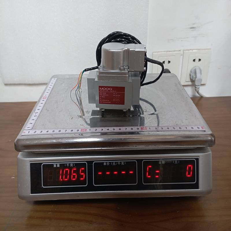 Moog 772K240 Two-Stage Electro-Hydraulic Servo Valve - Image 2