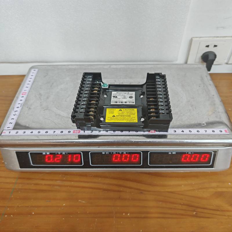Honeywell Q7800A1005 Panel‑Mount Universal Wiring Subbase - Image 2