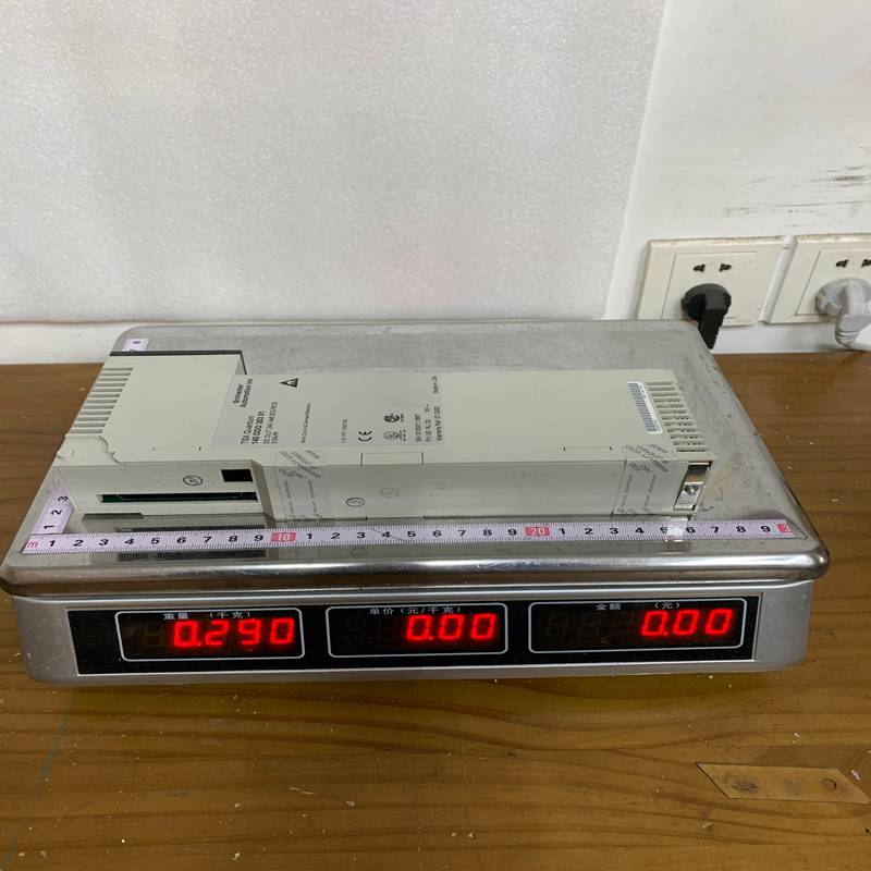Schneider 140DDO35301 Discrete Output Module - Image 2
