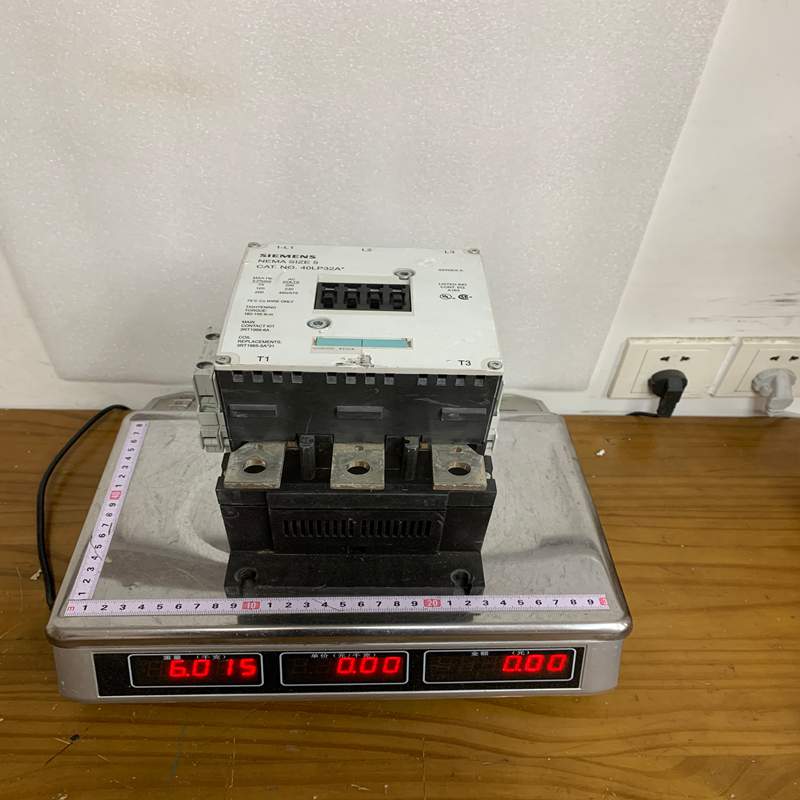 SIEMENS 40LP32A Industrial Auxiliary Contactor - Image 2