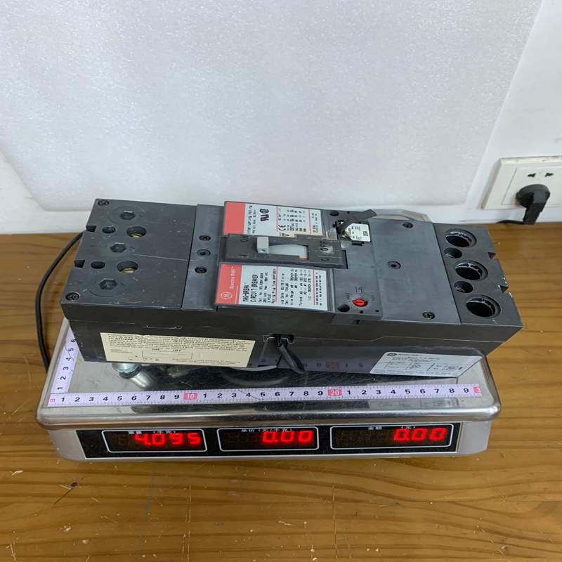 GE SFLA36AI0250 Current Limiting Molded Case Circuit Breaker - Image 2